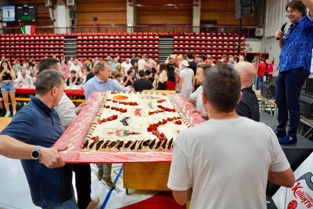 Basket Legnano - La festa di fine stagione al PalaBorsani nelle foto di Daniele Zaffaroni