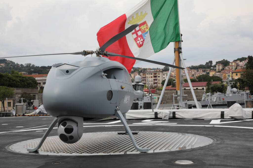 Elicottero a pilotaggio remoto AWHero di Leonardo