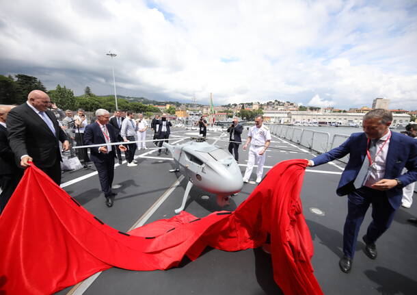 Leonardo presenta l’AWHero, l’elicottero drone che opera dalle navi militari