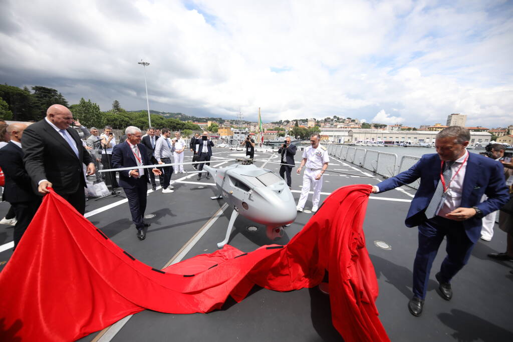 Elicottero a pilotaggio remoto AWHero di Leonardo