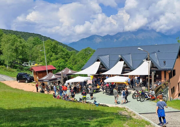 Inaugurato “In Forcora”: luogo di incontro nel crocevia di sentieri della Val Veddasca