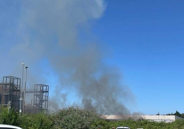 Incendio a Rescaldina  - in fiamme una ditta sulla via per Saronnese