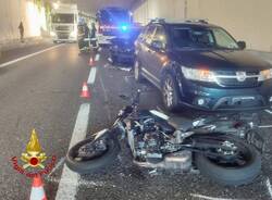 Incidente auto moto in galleria superstrada Malpensa