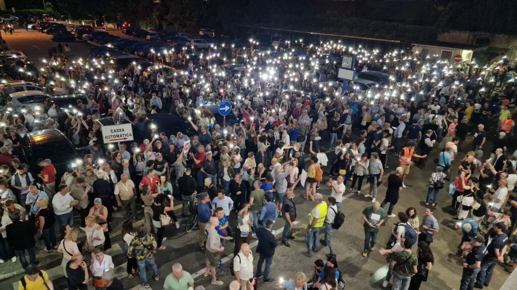 Oltre 2000 persone alla manifestazione per l’ospedale di Gallarate