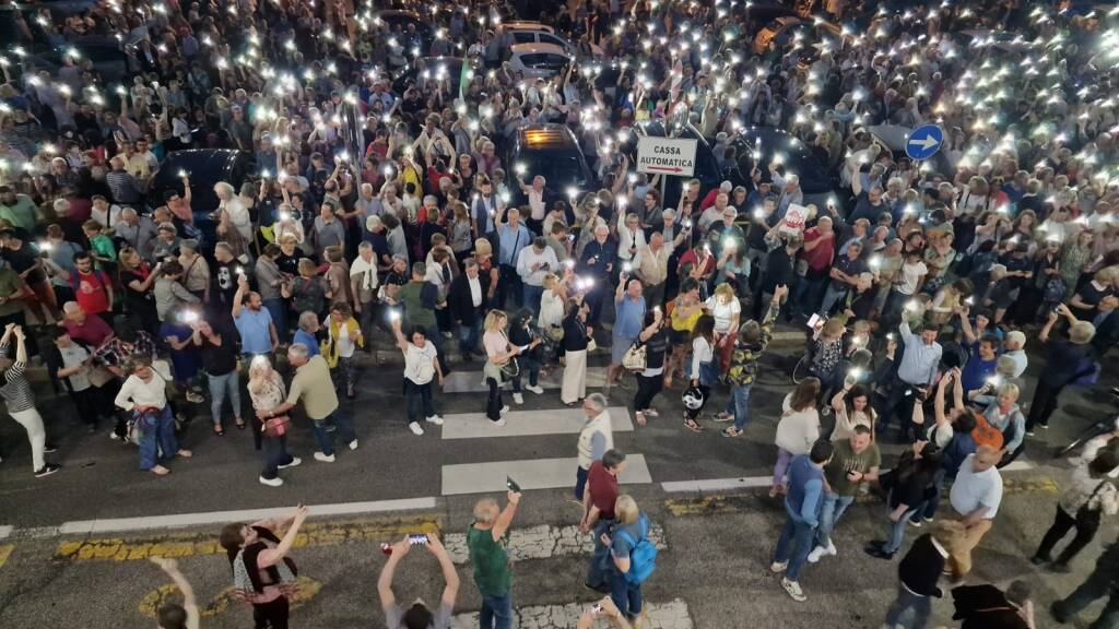 Oltre 2000 persone alla manifestazione per l’ospedale di Gallarate