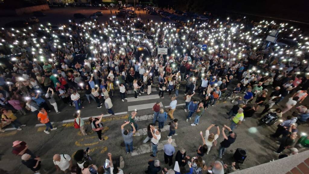 Oltre 2000 persone alla manifestazione per l’ospedale di Gallarate