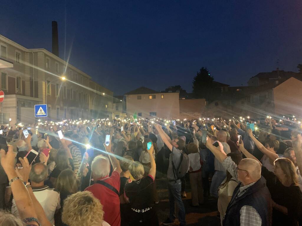 Oltre 2000 persone alla manifestazione per l’ospedale di Gallarate