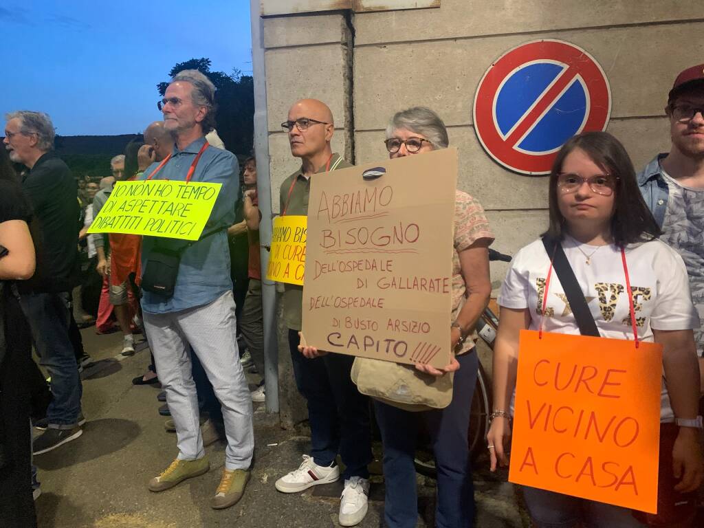 Oltre 2000 persone alla manifestazione per l’ospedale di Gallarate