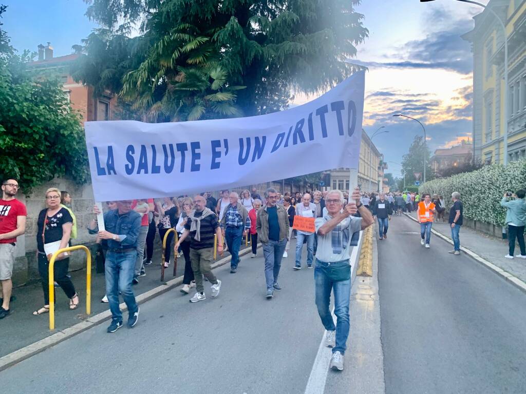 Oltre 2000 persone alla manifestazione per l’ospedale di Gallarate