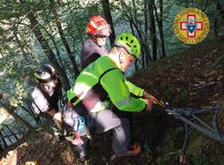 Bloccato col cane nel dirupo, lo salva il Soccorso alpino