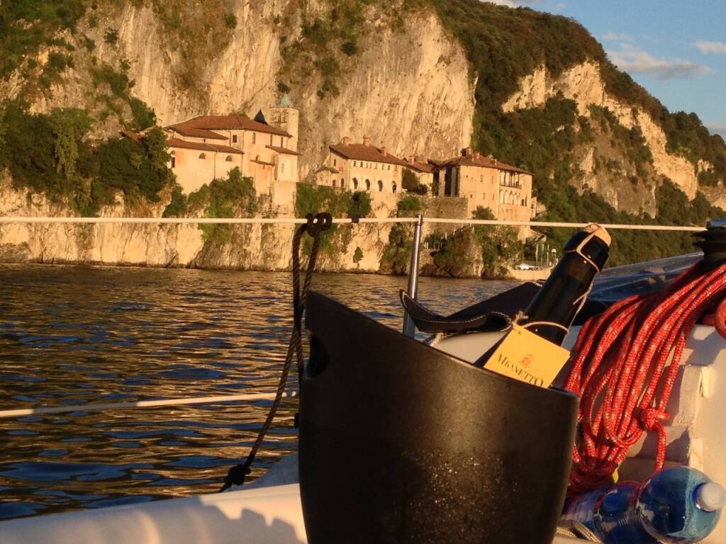 In barca a vela sul lago Maggiore