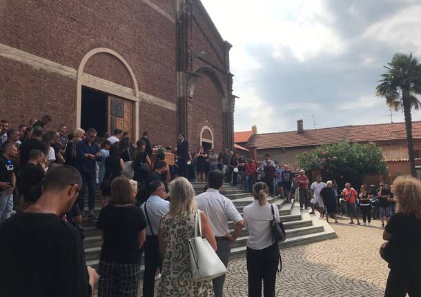 A Cardano al Campo i funerali di Michele Valente