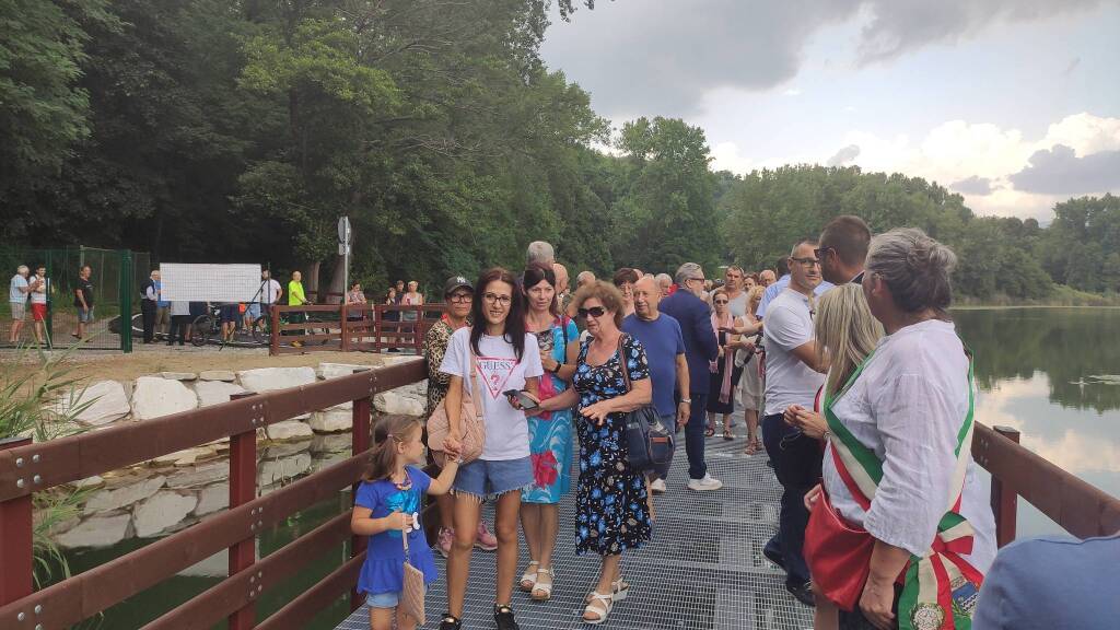 L'inaugurazione della passerella sul Lago di Comabbio