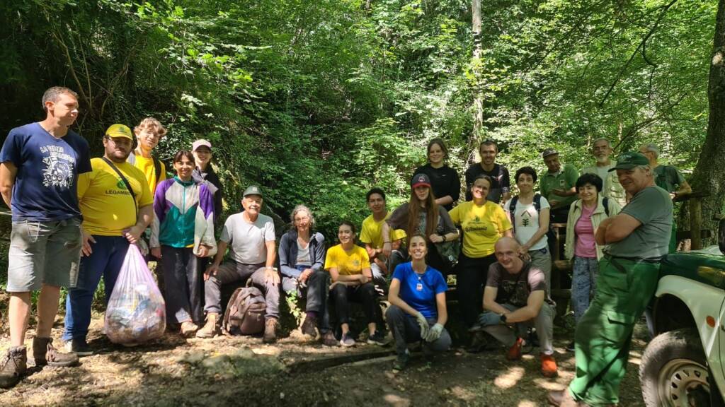 Varese  - Giovani volontari alla scoperta del Parco Campo dei Fiori