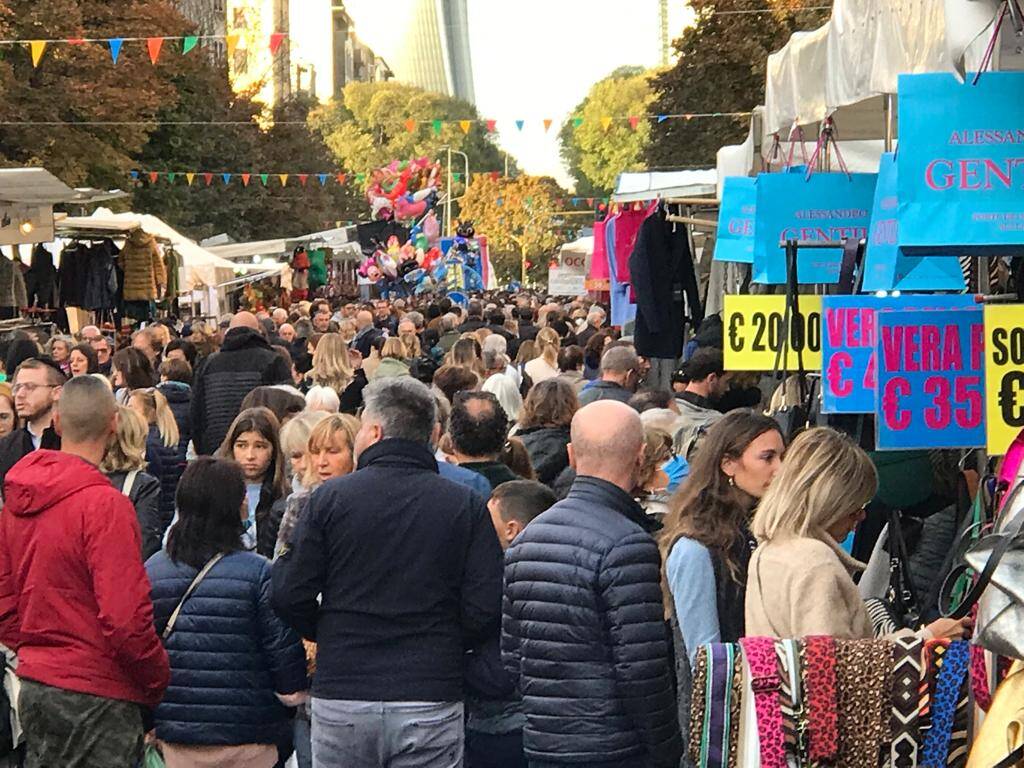 Gli Ambulanti di Forte dei Marmi® a Legnano - Festa dell'uva