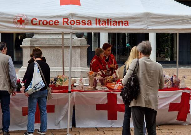 Successo per il mercatino d’autunno della CRI a Varese