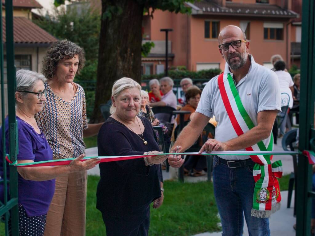 Induno Olona - L'inaugurazione del giardino del Centro Rebelot