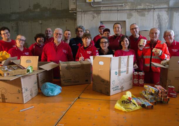 5595 chili di generi alimentari raccolti dai volontari di Croce Rossa Varese