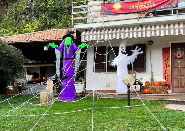 Brividi a Cuveglio, la casa che ad ottobre diventa il “regno” di Halloween