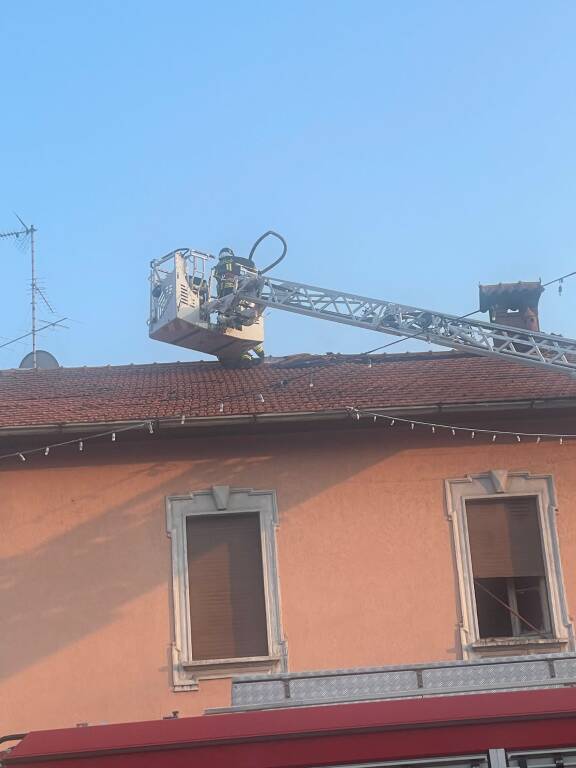 Incendio in centro a Inveruno 