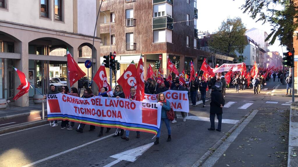 Corteo Cgil in centro a Legnano 