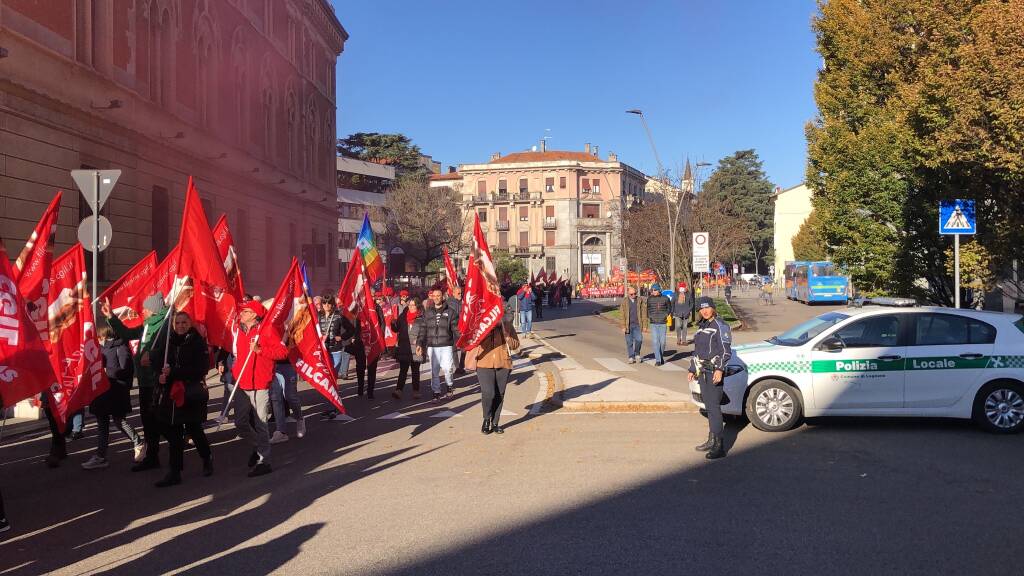 Corteo Cgil in centro a Legnano 