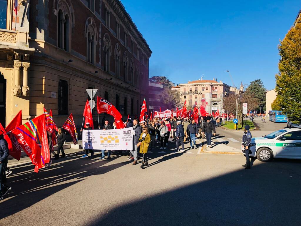 Corteo Cgil in centro a Legnano 