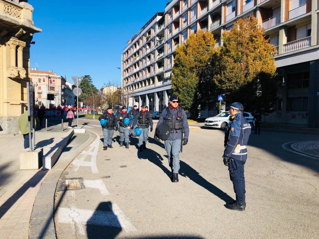 Corteo Cgil in centro a Legnano 