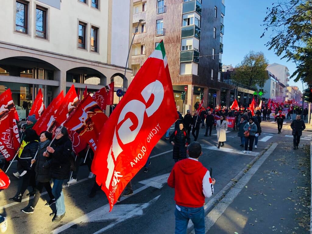 Corteo Cgil in centro a Legnano 