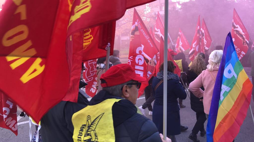 Corteo Cgil in centro a Legnano 