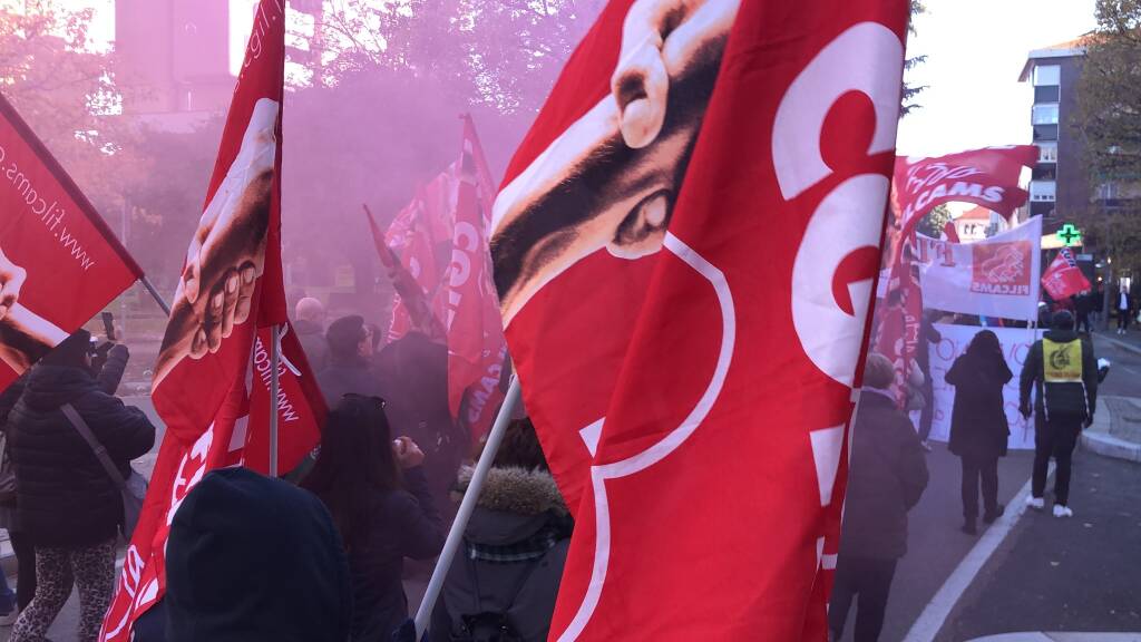 Corteo Cgil in centro a Legnano 