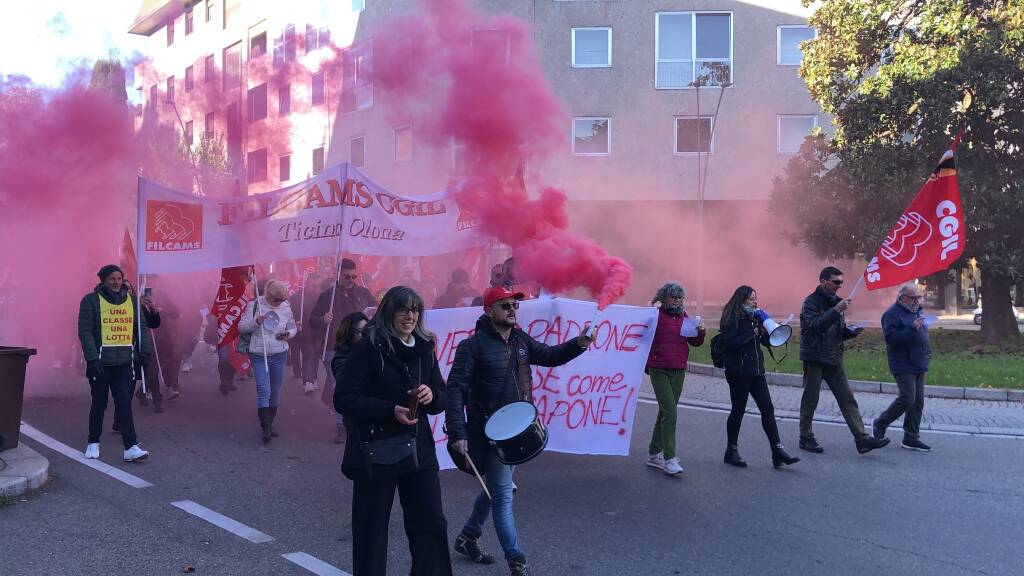 Corteo Cgil in centro a Legnano 