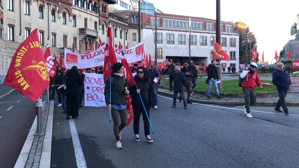 Corteo Cgil in centro a Legnano 