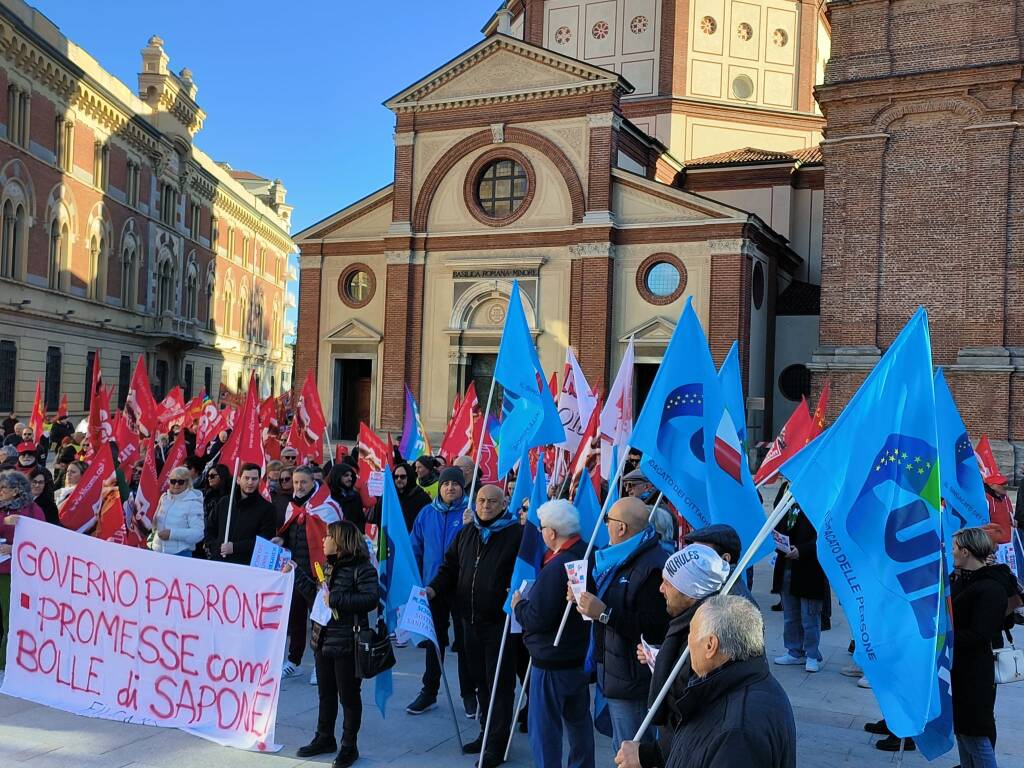 Corteo Cgil in centro a Legnano 