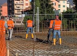 La gettata di cemento che crea il nuovo ponte di largo flaiano