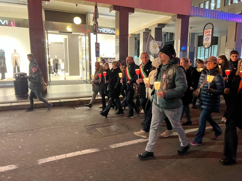 marcia contro la violenza sulle donne busto arsizio