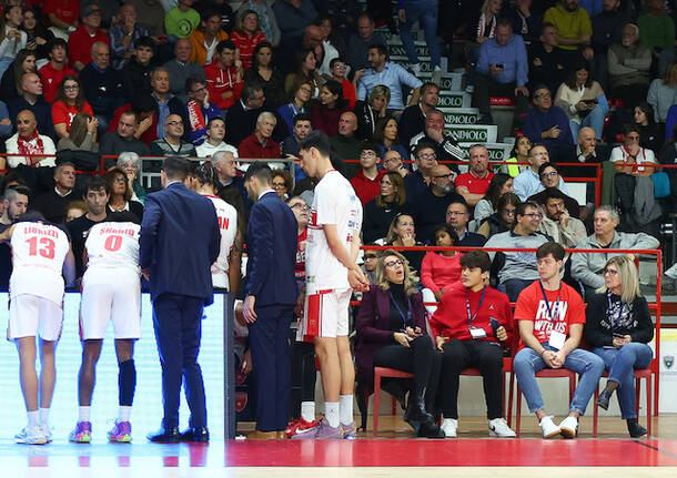 pallacanestro varese bench seats itelyum arena