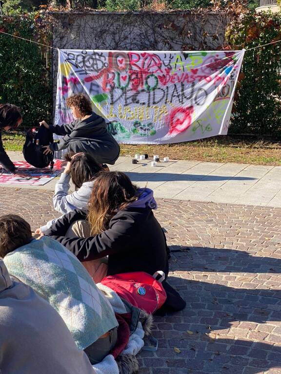 Presidio a Busto Arsizio dell'Unione degli Studenti