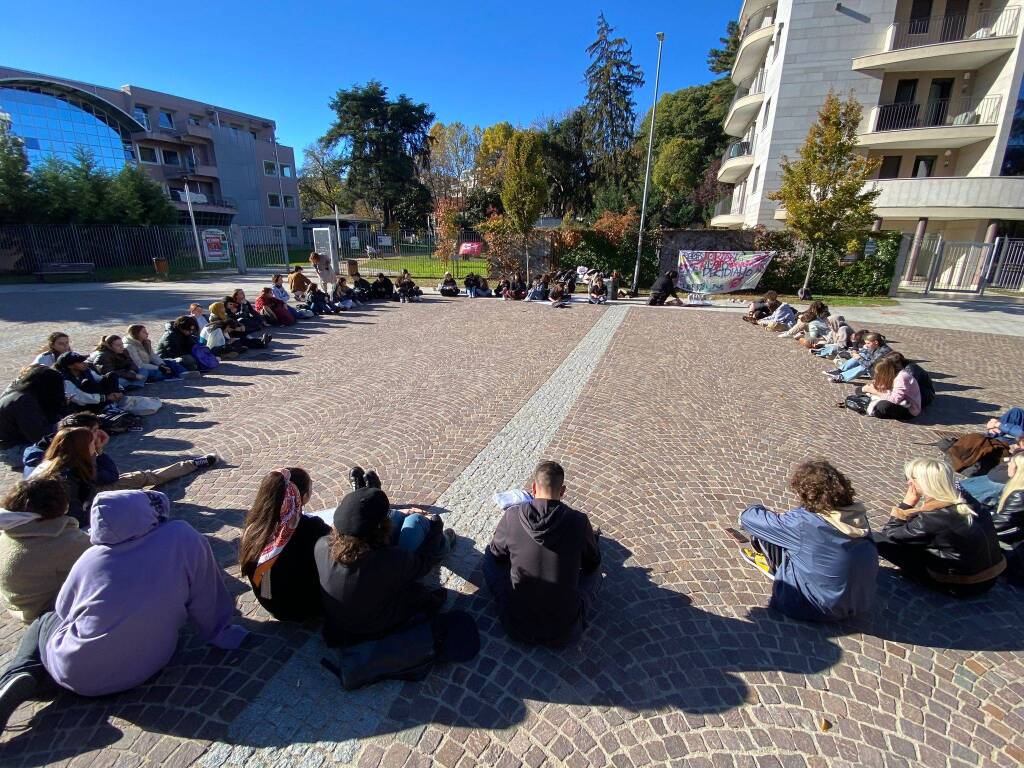 Presidio a Busto Arsizio dell'Unione degli Studenti