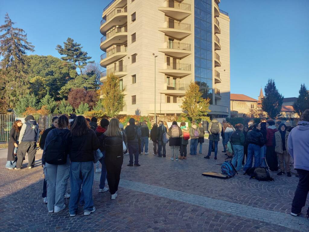 Presidio a Busto Arsizio dell'Unione degli Studenti