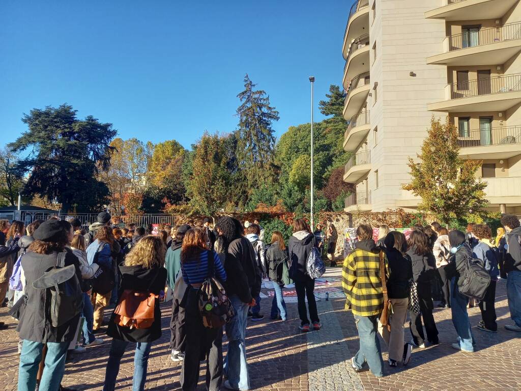 Presidio a Busto Arsizio dell'Unione degli Studenti