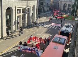 Sciopero generale di Cgil e UIL, il corteo in centro a Varese