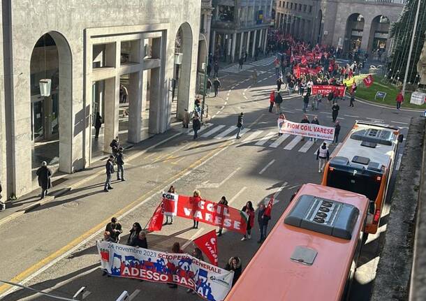 Sciopero Generale Di Cgil E Uil, Il Corteo A Varese - VareseNews - Foto