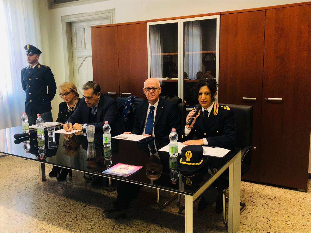 Violenza contro le donne, in Commissariato a Legnano inaugurata la stanza rosa per 