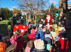 babbo natale in ape car a lissago