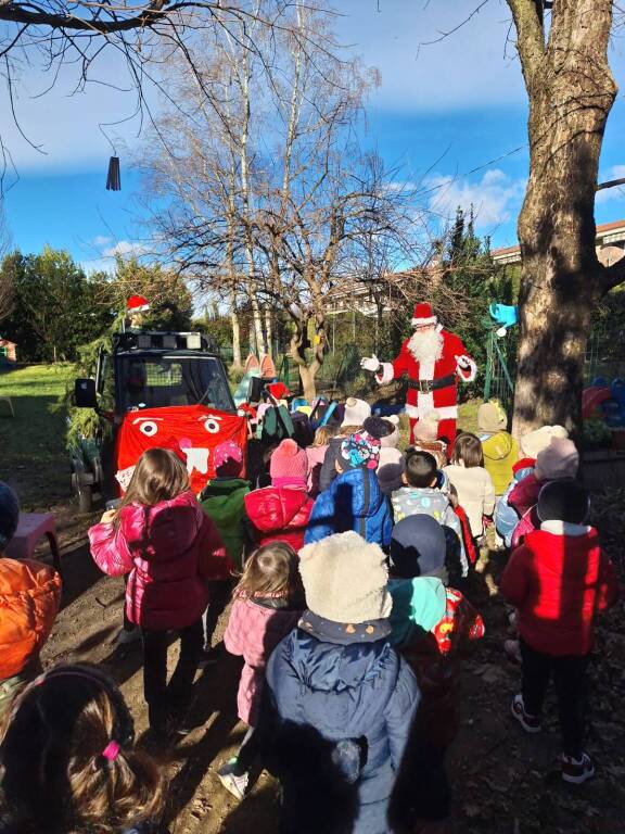 babbo natale in ape car a lissago