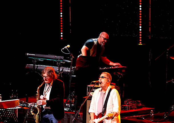 I Dire Straits Legacy incantano il Teatro di Varese