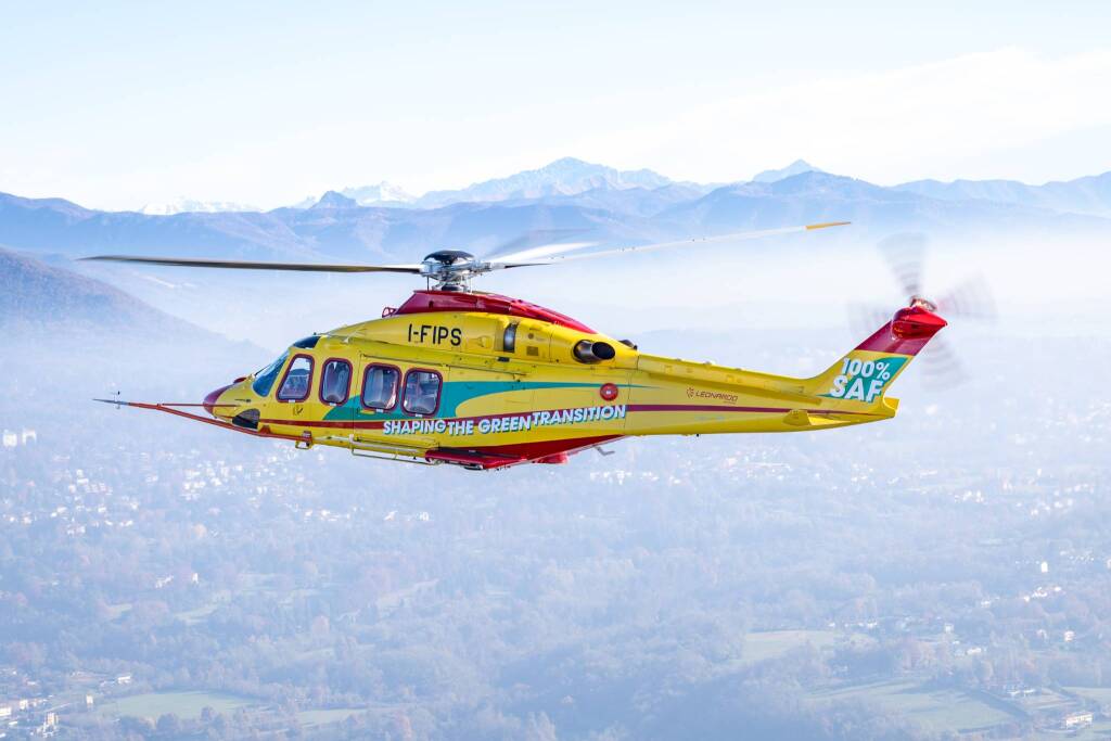 Primo volo con carburante sostenibile per l'AW139 di Leonardo