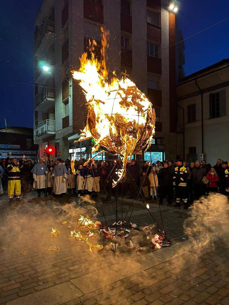 A Somma Lombardo si riaccende il rito della "passera di sant'Agnese"