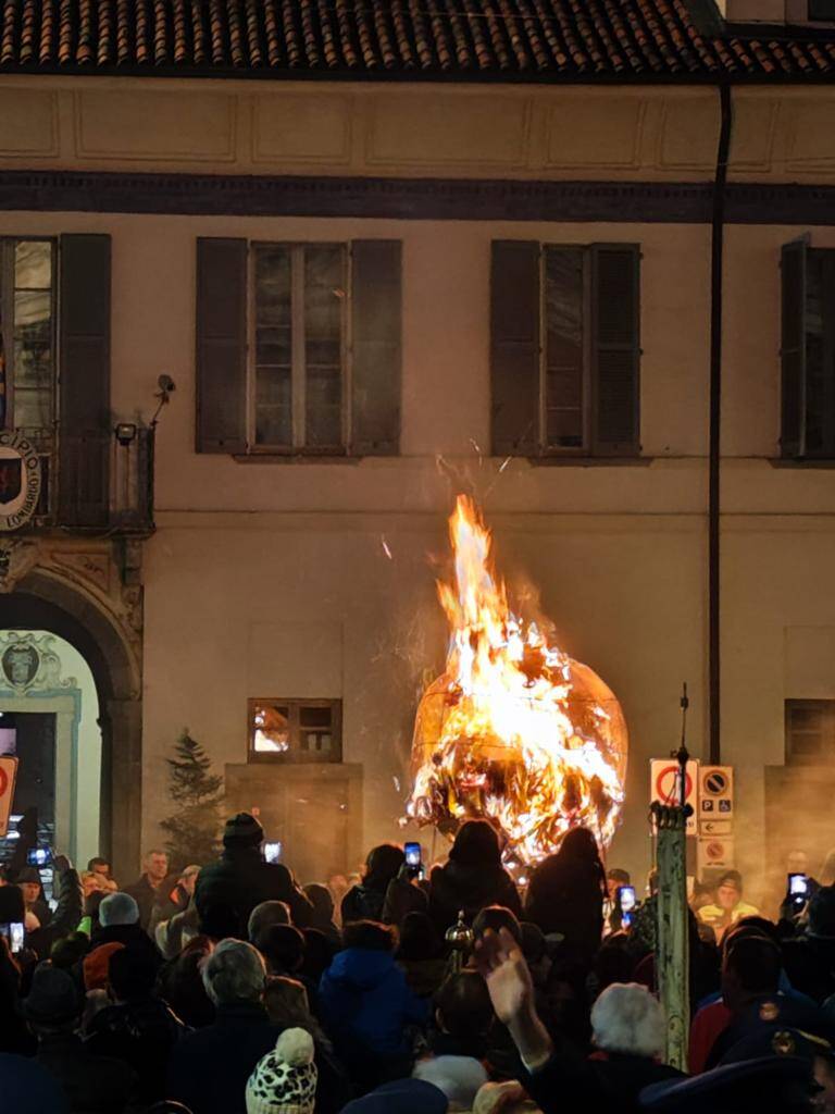 A Somma Lombardo si riaccende il rito della "passera di sant'Agnese"